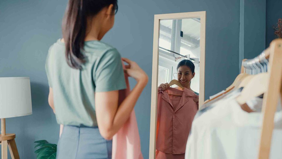 Apa Warna Baju yang Cocok untuk Kulit Sawo Matang?