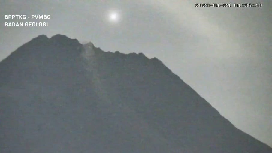 LAPAN Duga Benda Langit Melintas di Atas Merapi Meteor Sporadis