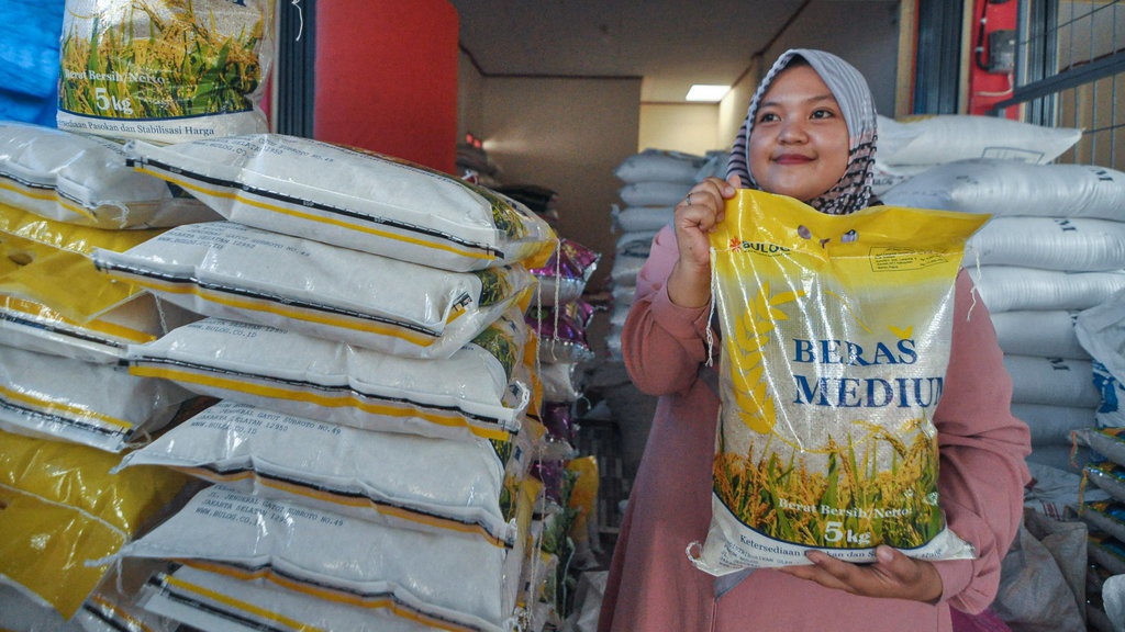 Omset Pedagang Turun 60 Persen Akibat Harga Beras Meroket Omset Pedagang Turun 60 Persen Akibat Harga Beras Meroket