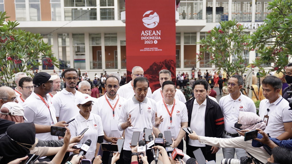 Isu Reshuffle Kabinet 'Rabu Pon', Jokowi: Ya, Nanti Tunggu Saja