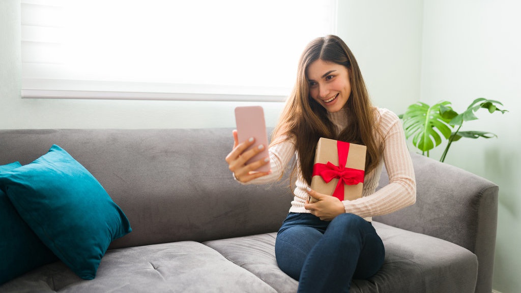 14 Cara Merayakan Hari Valentine untuk Pasangan LDR 14 Cara Merayakan Hari Valentine untuk Pasangan LDR