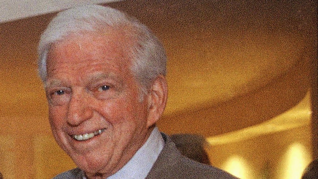 Sidney Sheldon, Jawara Novel Thriller di Usia Senja Sidney Sheldon, Jawara Novel Thriller di Usia Senja