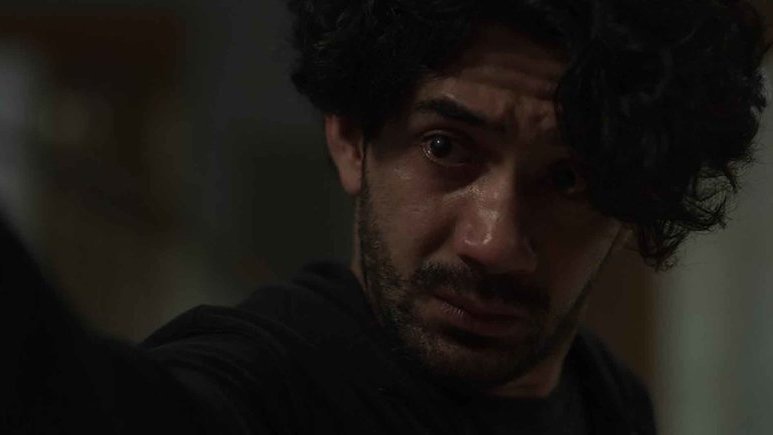 Film Berbalas Kejam Hadirkan Sisi Gelap & Bengis Reza Rahadian?