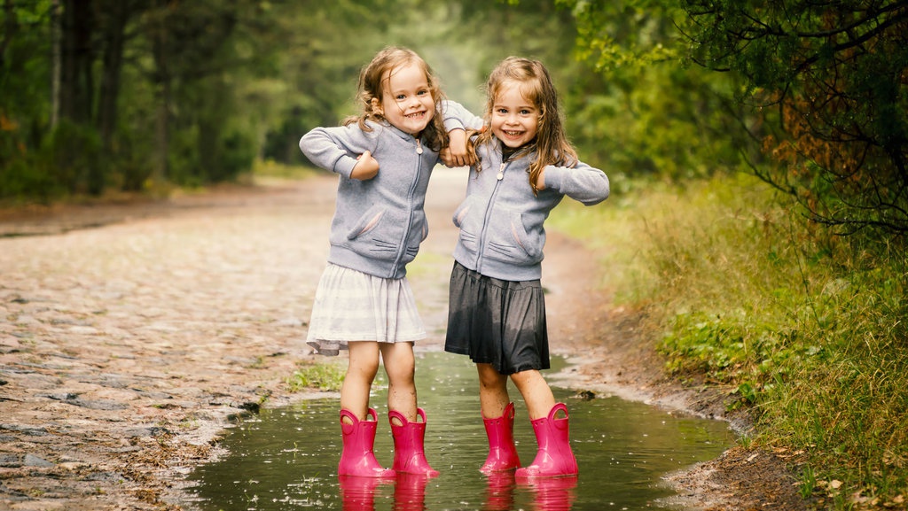 Perlukah Orangtua Mendandani Anak-anaknya dengan Baju yang Sama? Perlukah Orangtua Mendandani Anak-anaknya dengan Baju yang Sama?