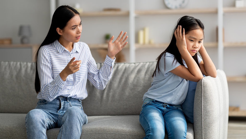 7 Ciri-Ciri Orang Tua Durhaka kepada Anaknya 7 Ciri-Ciri Orang Tua Durhaka kepada Anaknya