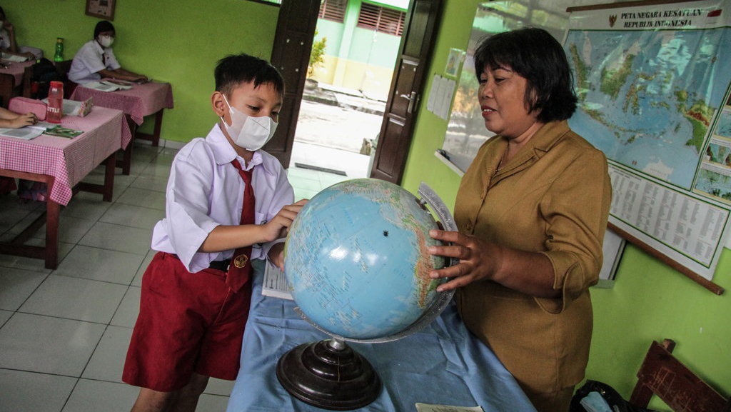 Kabar Baik, Guru dan Dosen Kini Dapat THR Kabar Baik, Guru dan Dosen Kini Dapat THR