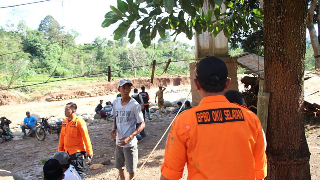 Situasi Terkini Banjir di OKU Selatan: Tiga Rumah Hanyut