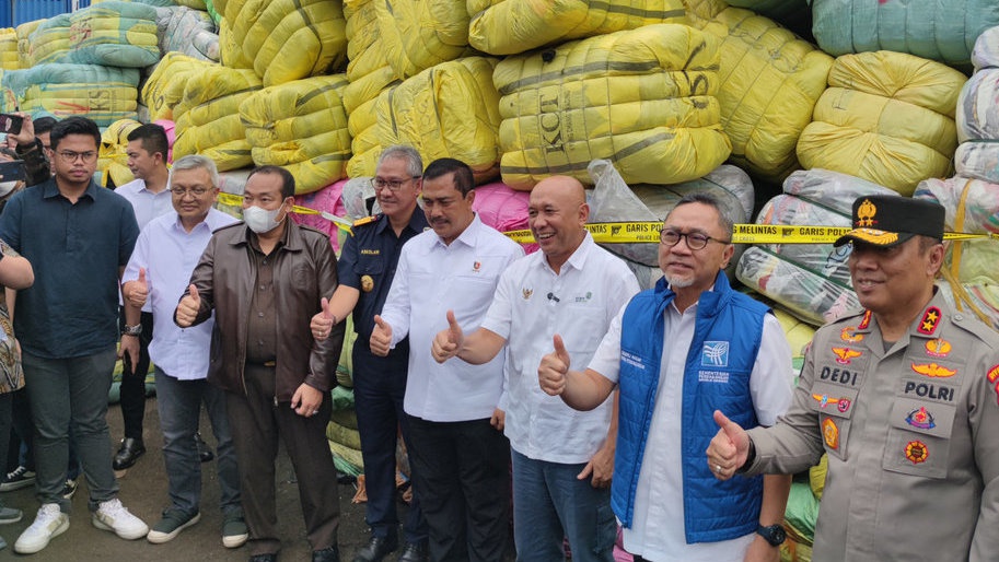 Teten Masduki: Stok Lama Baju Bekas Impor Masih Boleh Dijual Teten Masduki: Stok Lama Baju Bekas Impor Masih Boleh Dijual