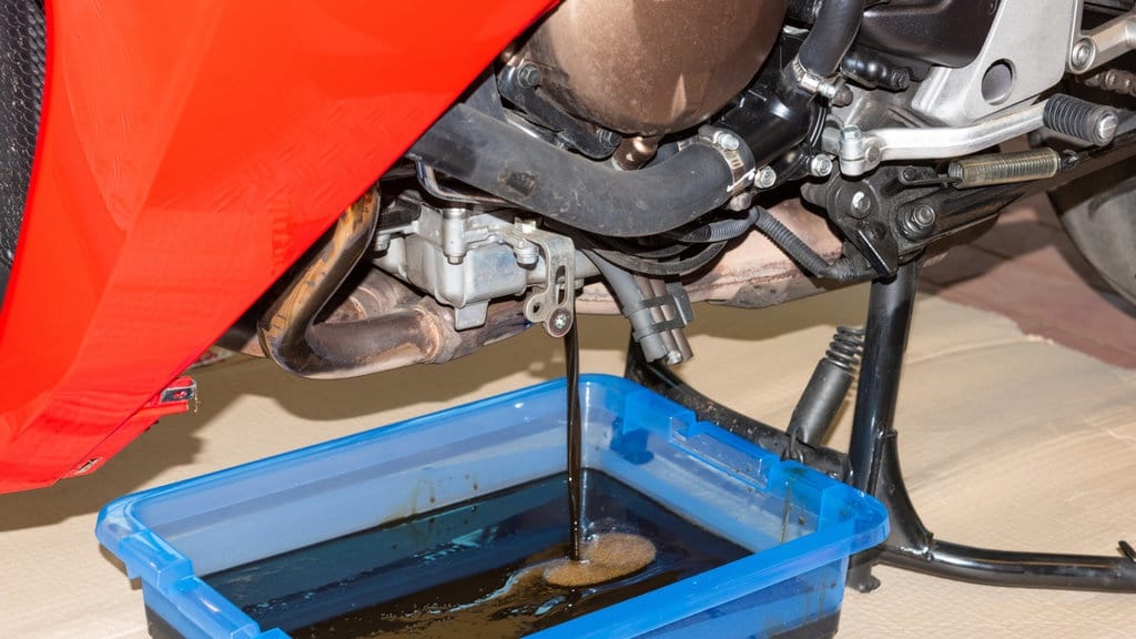 Apa Akibat Telat Ganti Oli Motor? Yuk, Ketahui Waktu yang Tepat Apa Akibat Telat Ganti Oli Motor? Yuk, Ketahui Waktu yang Tepat