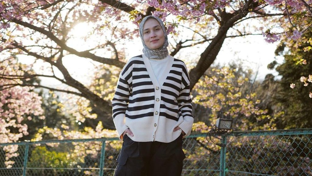 5 Ide OOTD Bukber Casual dan Stylish Terbaru ala Influencer