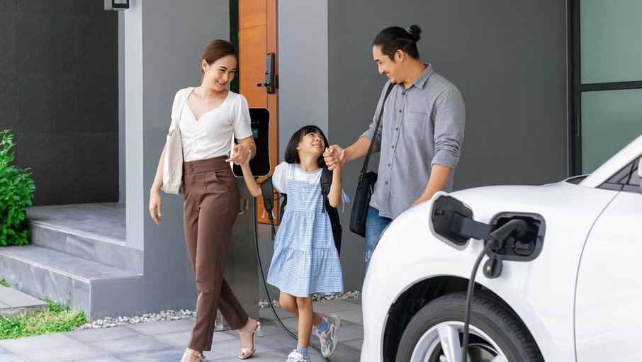 Amankah Mudik Jarak Jauh Pakai Mobil Listrik? Ini Tipsnya Amankah Mudik Jarak Jauh Pakai Mobil Listrik? Ini Tipsnya