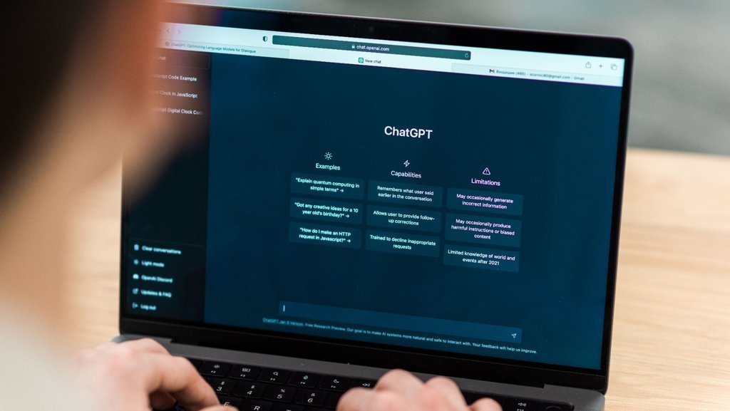 Pro dan Kontra Kehadiran ChatGPT dalam Dunia Pendidikan
