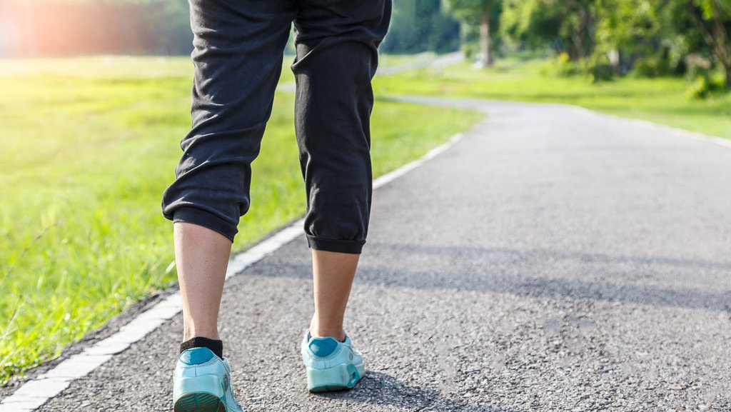 Olahraga Ringan Jalan Kaki Minimal Berapa Langkah Sehari?