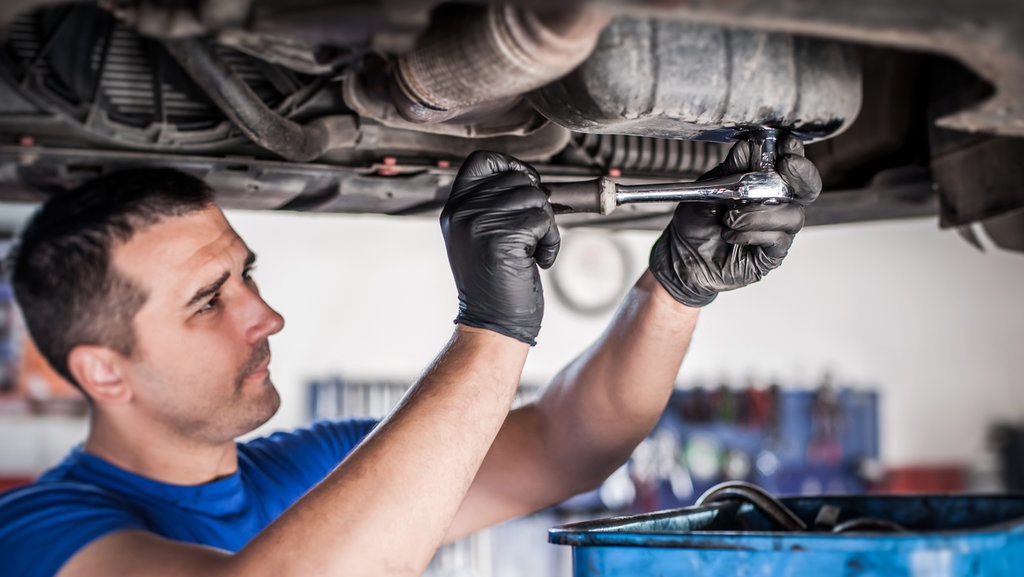 Apakah Oli Mobil Bisa untuk Motor atau Sebaliknya?