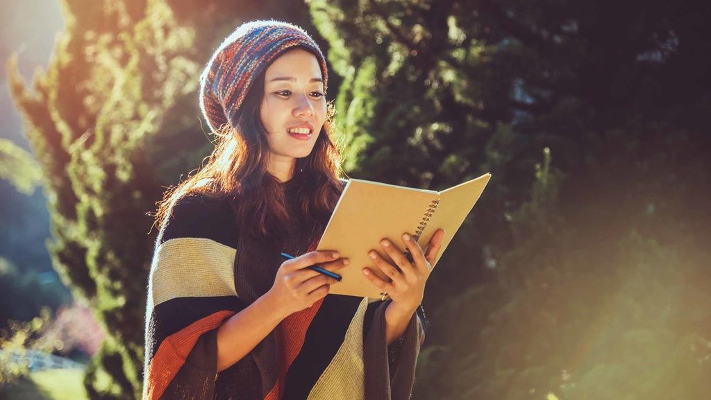 10 Buku Puisi Rekomendasi: Aan Mansyur hingga Wiji Thukul 10 Buku Puisi Rekomendasi: Aan Mansyur hingga Wiji Thukul