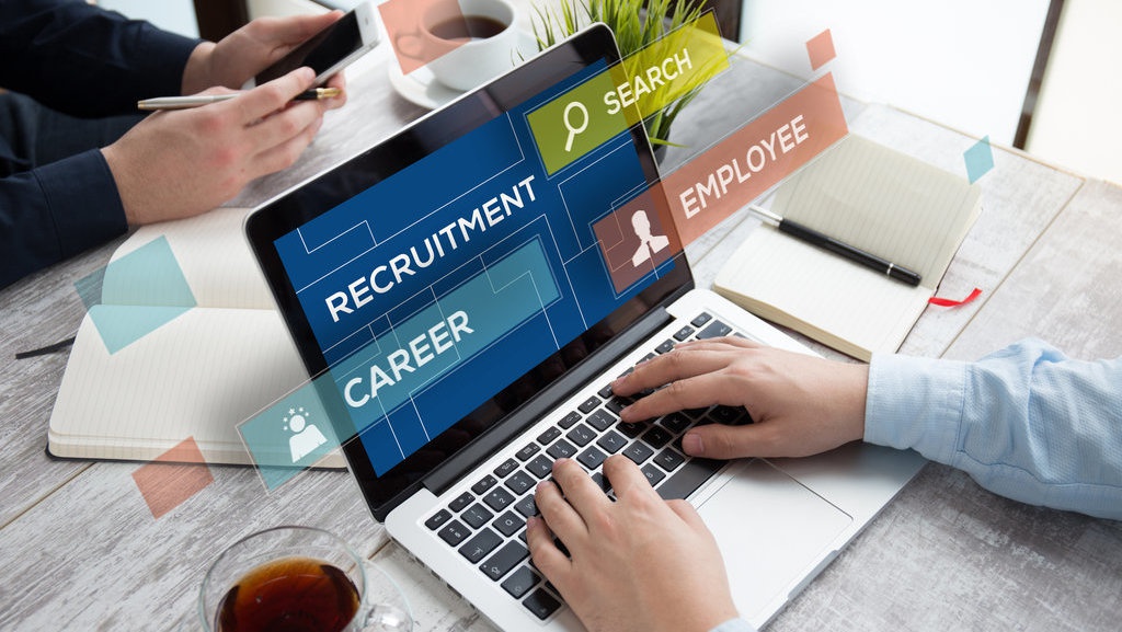 Potret Pencari Kerja di Indonesia: Ikut Job Fair Hingga Pingsan