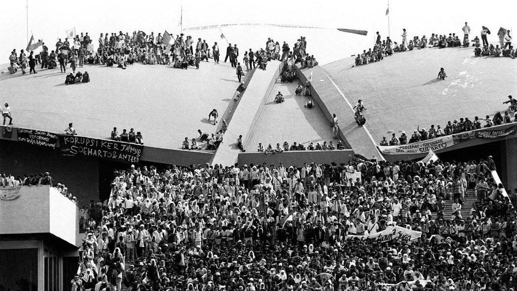 6 Agenda atau Tuntutan Reformasi 1998 6 Agenda atau Tuntutan Reformasi 1998