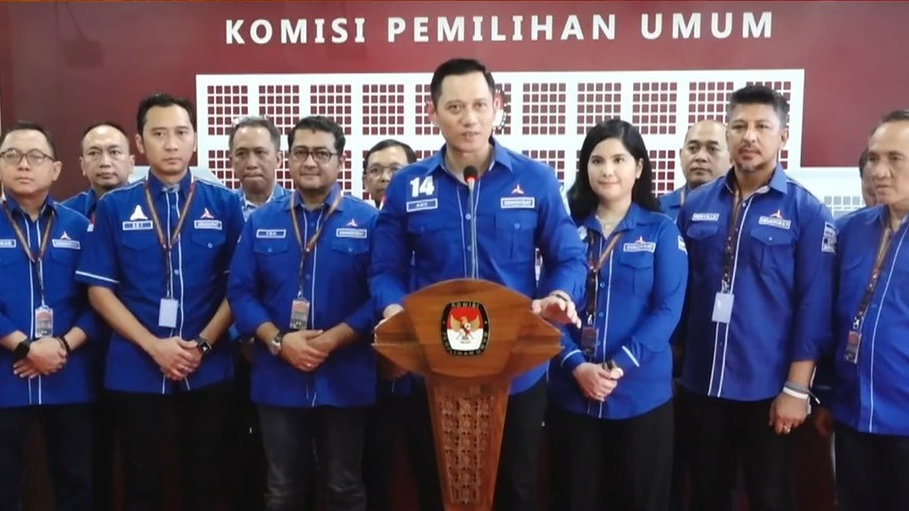 AHY Optimistis Demokrat Dapat 15% Kursi DPR Usai Daftar ke KPU AHY Optimistis Demokrat Dapat 15% Kursi DPR Usai Daftar ke KPU