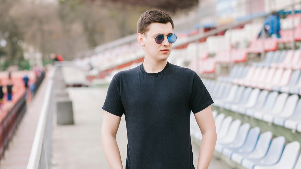 9 Inspirasi Outfit Cowok Kurus Tinggi Agar Stylish & Keren 9 Inspirasi Outfit Cowok Kurus Tinggi Agar Stylish & Keren