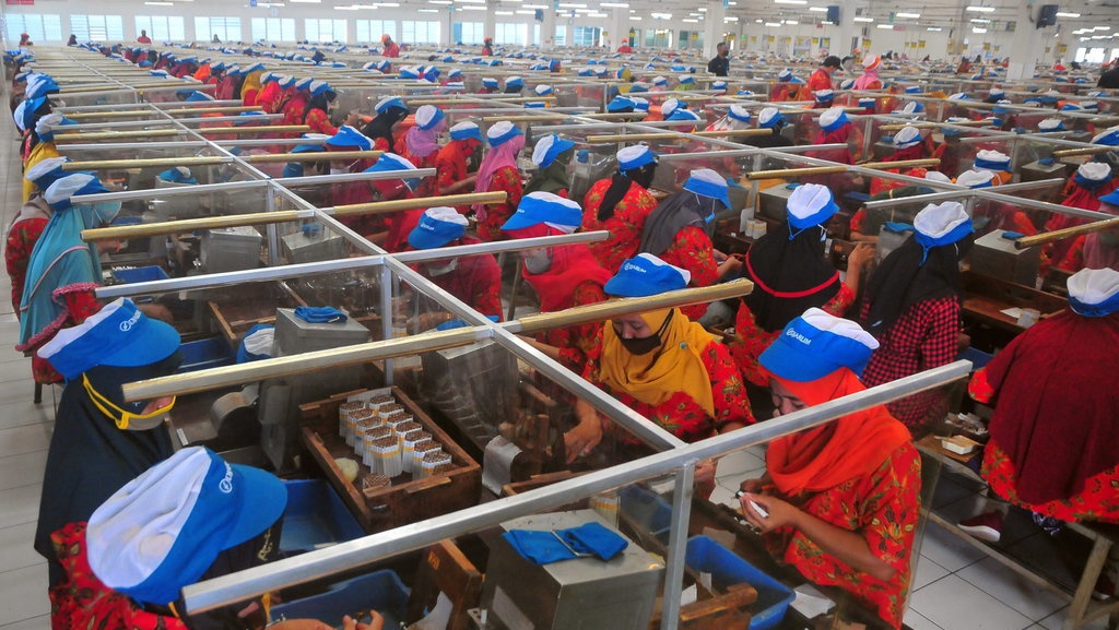 Polemik Cukai Rokok: Benarkah Petani dan Buruh Akan Rugi?