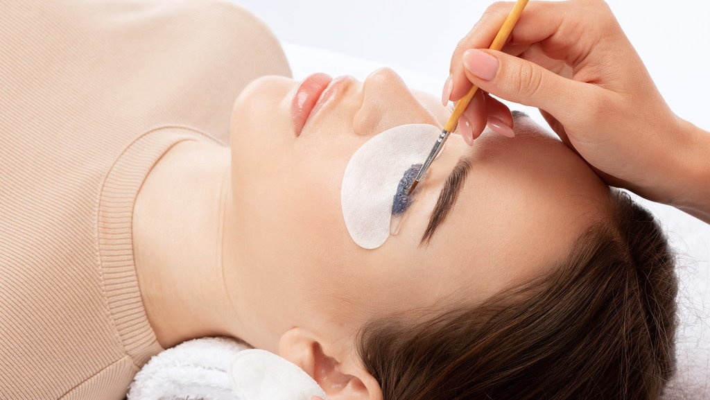 Apa Itu Lash Lift dan Berapa Lama Daya Tahannya? Apa Itu Lash Lift dan Berapa Lama Daya Tahannya?
