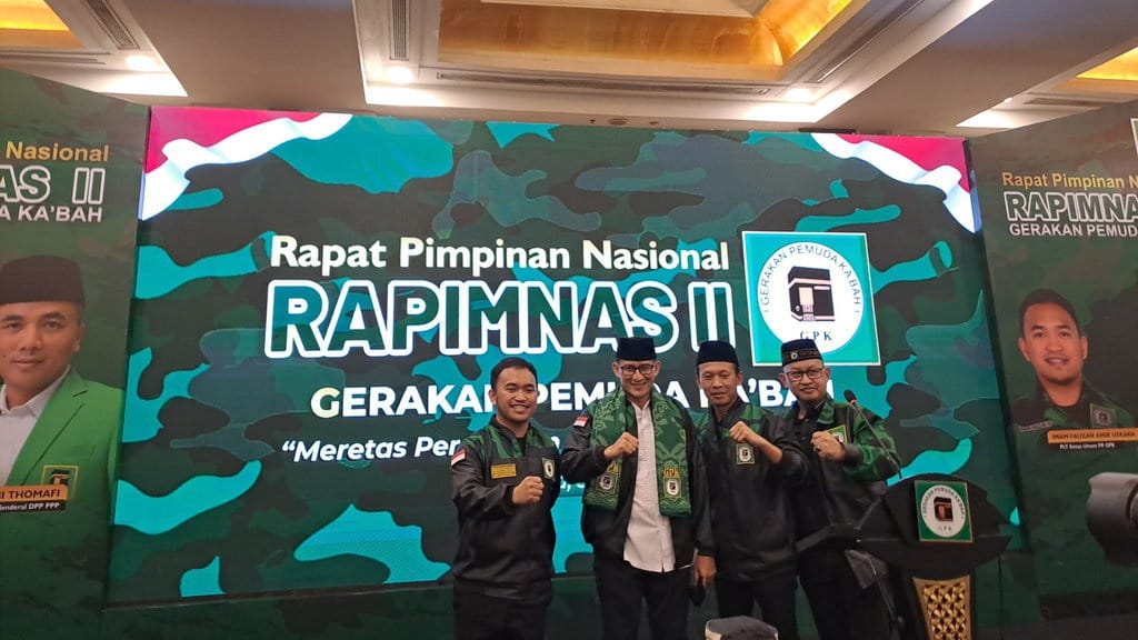 Sandi Ajak Masyarakat Wisata di Dalam Negeri