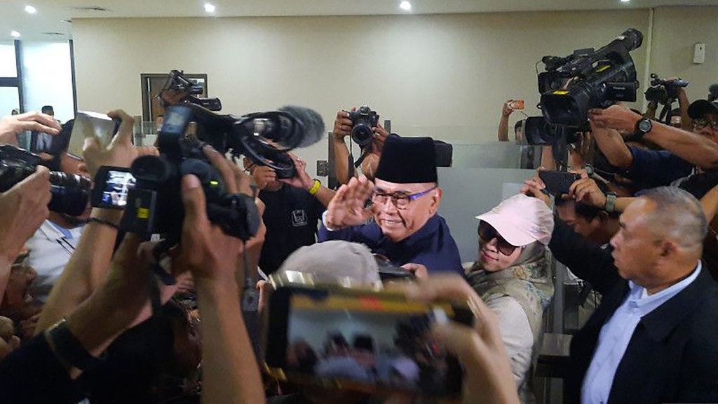 Update Kasus Panji Gumilang Al-Zaytun: Kini Dijerat UU ITE Update Kasus Panji Gumilang Al-Zaytun: Kini Dijerat UU ITE