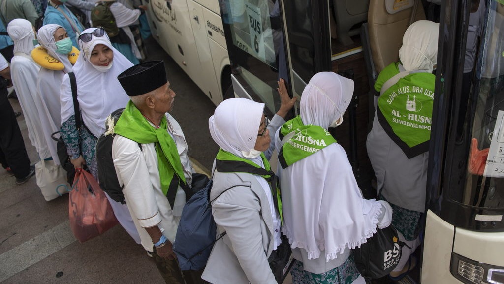 388 Jemaah Haji Indonesia Kloter Pertama Berangkat dari Jakarta 388 Jemaah Haji Indonesia Kloter Pertama Berangkat dari Jakarta