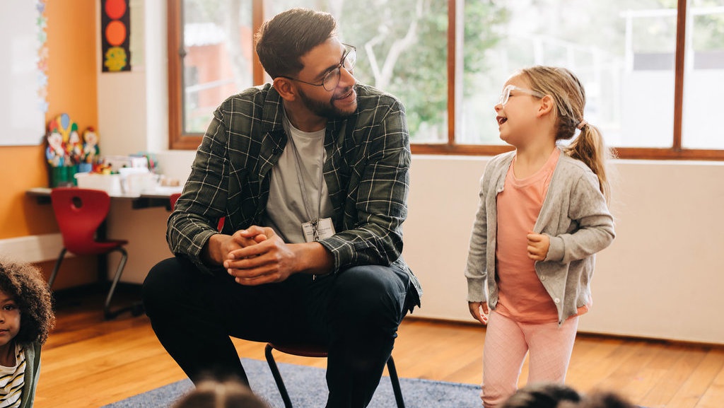 30 Contoh Perkenalan Diri Bahasa Inggris di Depan Kelas & Arti 30 Contoh Perkenalan Diri Bahasa Inggris di Depan Kelas & Arti