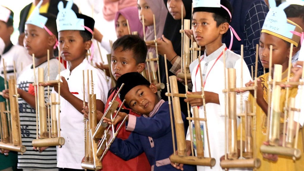 Dalil Memberi Santunan Anak Yatim 10 Muharram dan Keutamaannya Dalil Memberi Santunan Anak Yatim 10 Muharram dan Keutamaannya