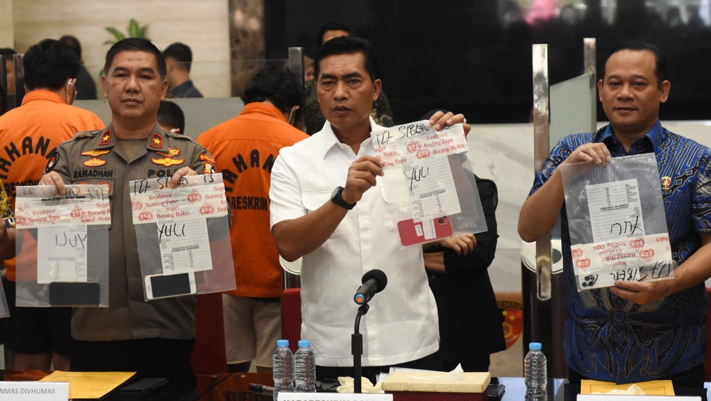 Mengusut Kasus IMEI Ilegal Libatkan ASN Kemenperin & Bea Cukai Mengusut Kasus IMEI Ilegal Libatkan ASN Kemenperin & Bea Cukai