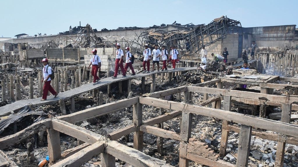 Heru Janjikan Kebutuhan Korban Kebakaran Kapuk Muara Terpenuhi