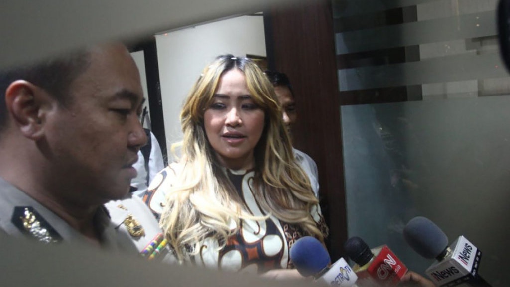 Klarifikasi Pinkan Mambo Soal Pelecehan MA oleh Ayah Tirinya Klarifikasi Pinkan Mambo Soal Pelecehan MA oleh Ayah Tirinya