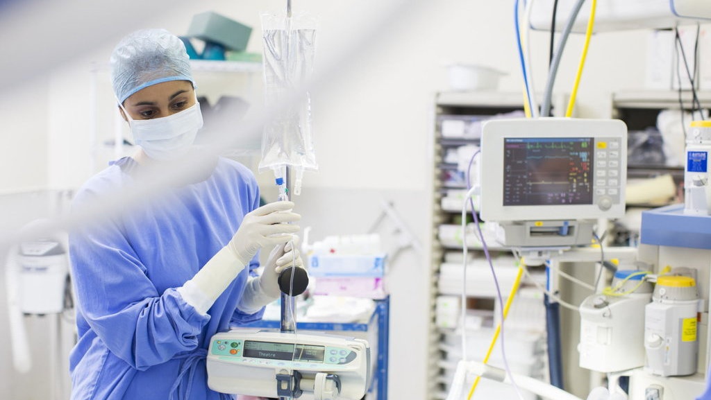 Tak Mau Masyarakat Berobat ke LN? Jamin Dong Hak Kesehatannya! Tak Mau Masyarakat Berobat ke LN? Jamin Dong Hak Kesehatannya!