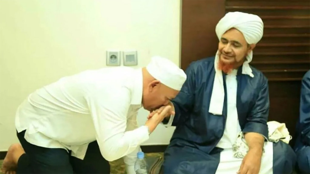 Silsilah Habib Umar bin Hafidz, Asal, dan Profil Singkatnya