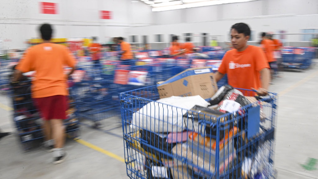 Perbedaan Ecommerce vs Marketplace, Mana yang Lebih Baik? Perbedaan Ecommerce vs Marketplace, Mana yang Lebih Baik?