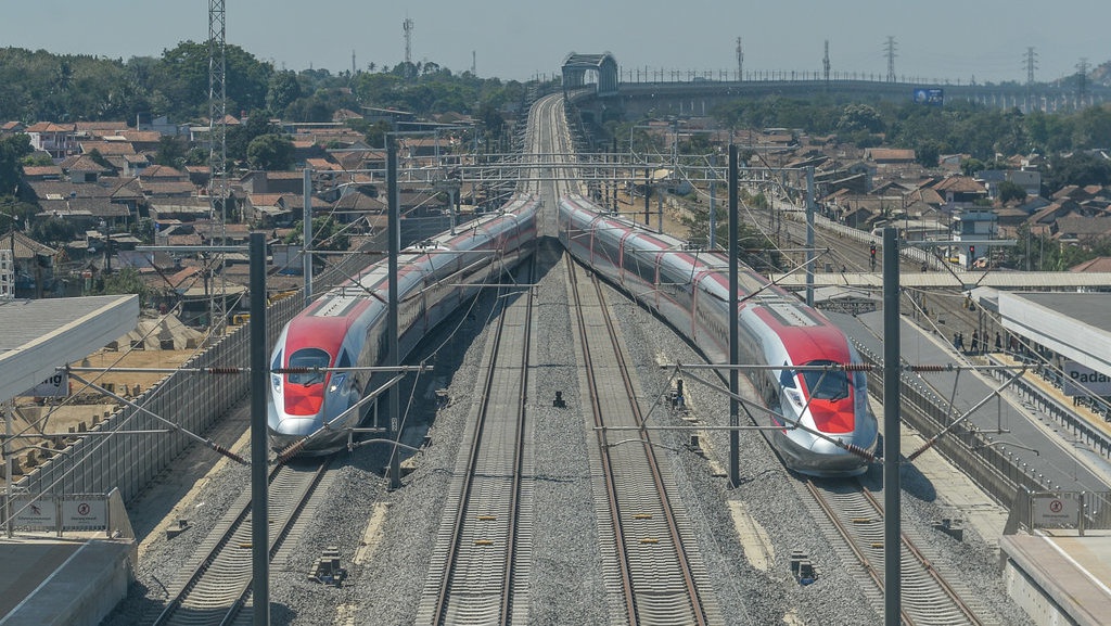 Menelaah Efek Kereta Cepat bagi Wisata & Ekonomi Kota Bandung Menelaah Efek Kereta Cepat bagi Wisata & Ekonomi Kota Bandung