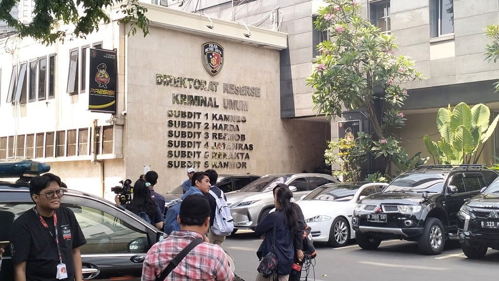 Polisi Periksa 17 Pemeran Film Porno Produksi di Jaksel Hari Ini Polisi Periksa 17 Pemeran Film Porno Produksi di Jaksel Hari Ini