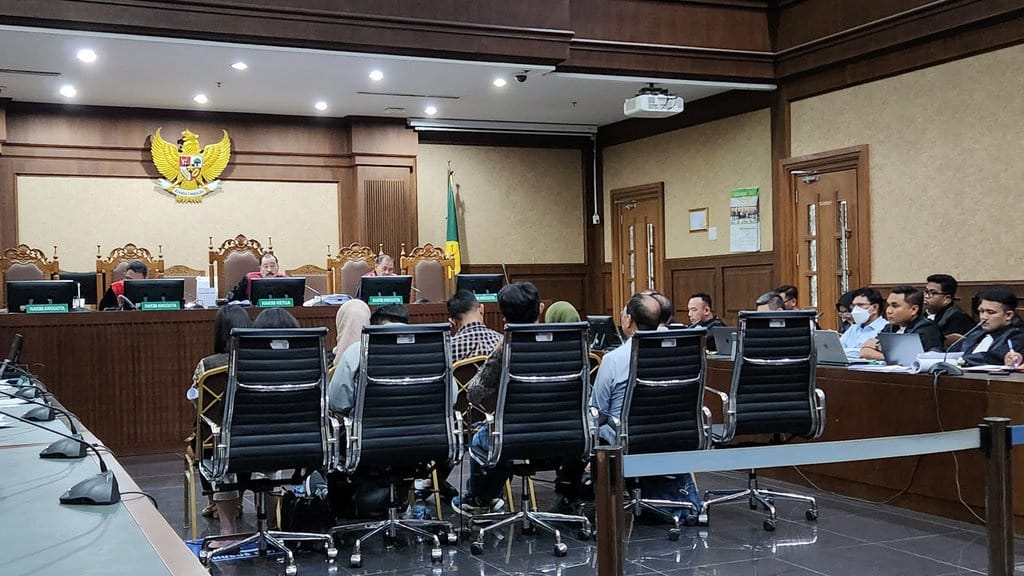 Hakim Cecar Saksi Kasus BTS saat Ubah Keterangan di Persidangan Hakim Cecar Saksi Kasus BTS saat Ubah Keterangan di Persidangan