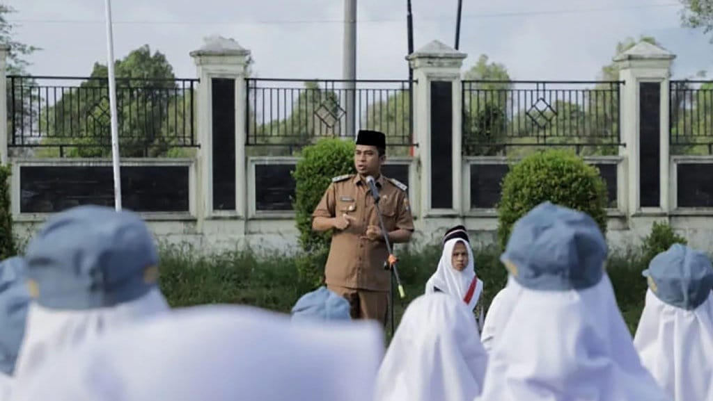 Amanat Pembina Upacara tentang Waktu dan Manajemen Belajar Amanat Pembina Upacara tentang Waktu dan Manajemen Belajar