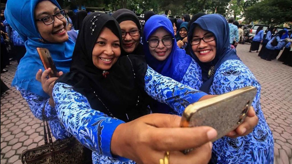 ASN Dilarang Swafoto Tunjukkan Simbol Kampanye Pemilu 2024 ASN Dilarang Swafoto Tunjukkan Simbol Kampanye Pemilu 2024