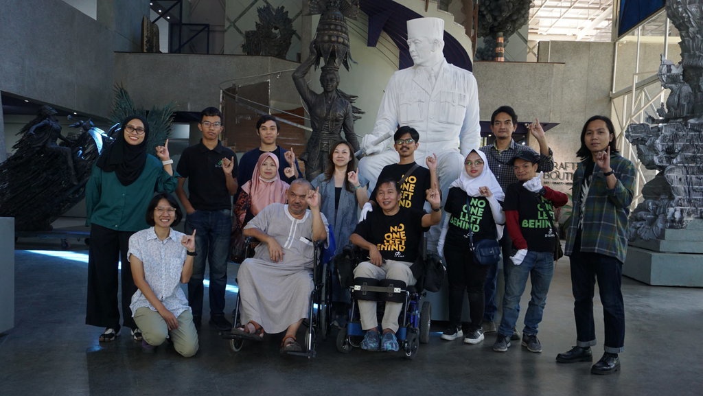 Kunjungan Aktivis Difabel Jadi Acara Penutup Pameran Seni RFI 4 Kunjungan Aktivis Difabel Jadi Acara Penutup Pameran Seni RFI 4