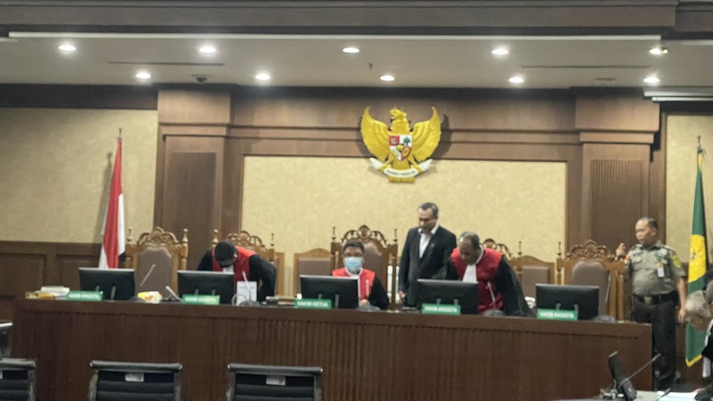 Majelis Hakim Nunggu Kondisi Lukas Enembe untuk Lanjutkan Sidang Majelis Hakim Nunggu Kondisi Lukas Enembe untuk Lanjutkan Sidang
