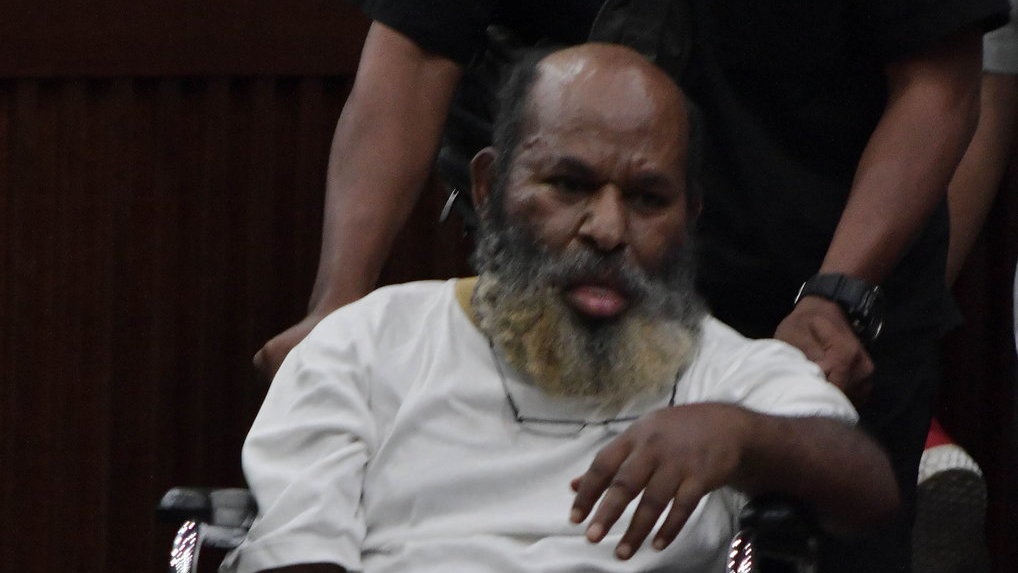 Hakim Vonis Lukas Enembe 8 Tahun Penjara Hakim Vonis Lukas Enembe 8 Tahun Penjara