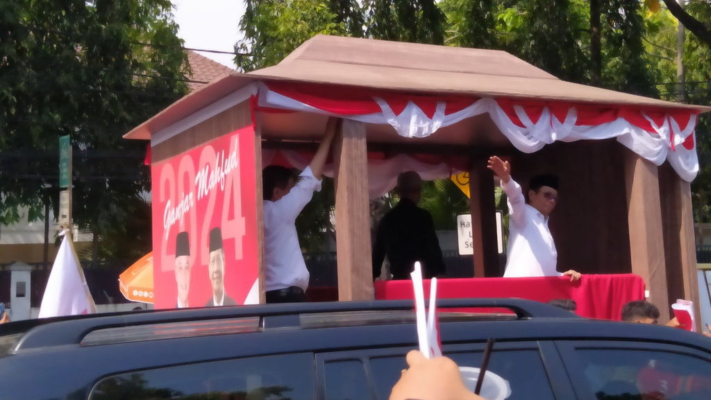 Usai Daftar Capres-Cawapres, Ganjar-Mahfud Tinggalkan Kantor KPU