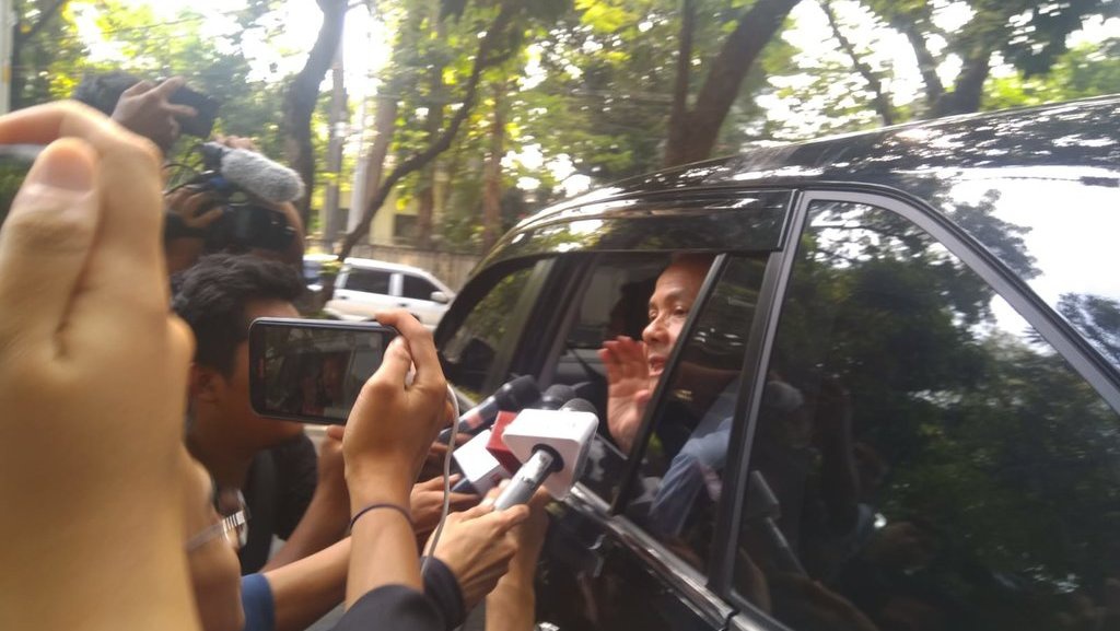 Ganjar Tutup Hari Pendaftaran dengan Minum Jus di Rumah Mega