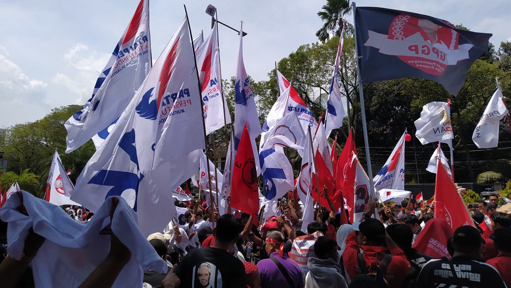 Pendukung Ganjar-Mahfud Joget 