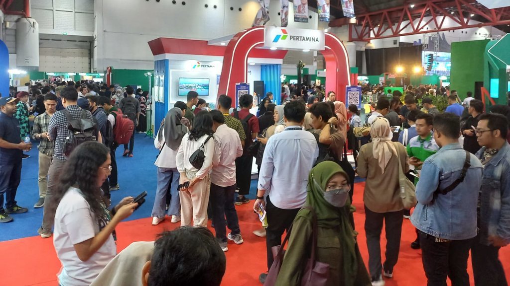 Ribuan Pencari Kerja Padati Job Fair Nasional Kemnaker Ribuan Pencari Kerja Padati Job Fair Nasional Kemnaker