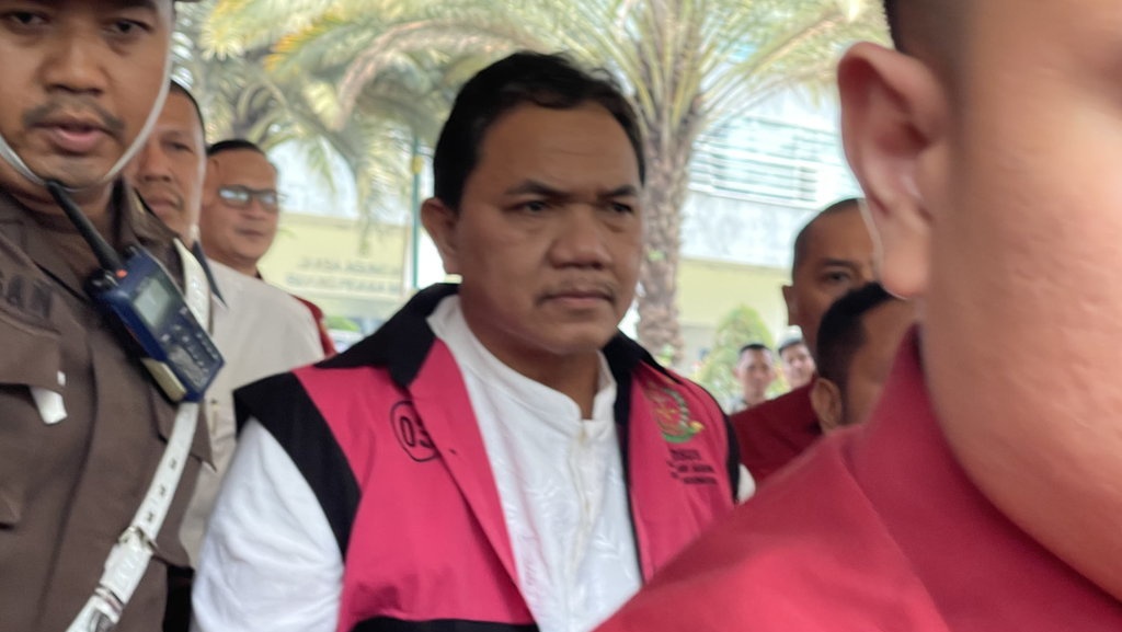 Anggota BPK Achsanul Qosasi Ditahan Terkait Kasus Korupsi BTS 4G Anggota BPK Achsanul Qosasi Ditahan Terkait Kasus Korupsi BTS 4G