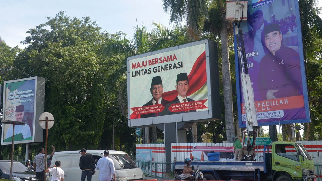 DPR Ingatkan Polri Tak Kerahkan Anggota Pasang Baliho Capres